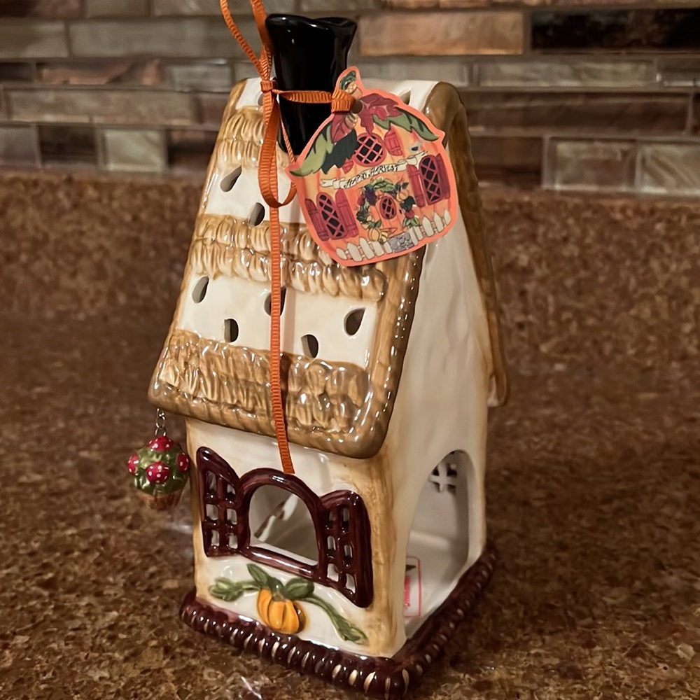 Blue Sky Fall/Autumn tea light cottage - Picture 3 of 6